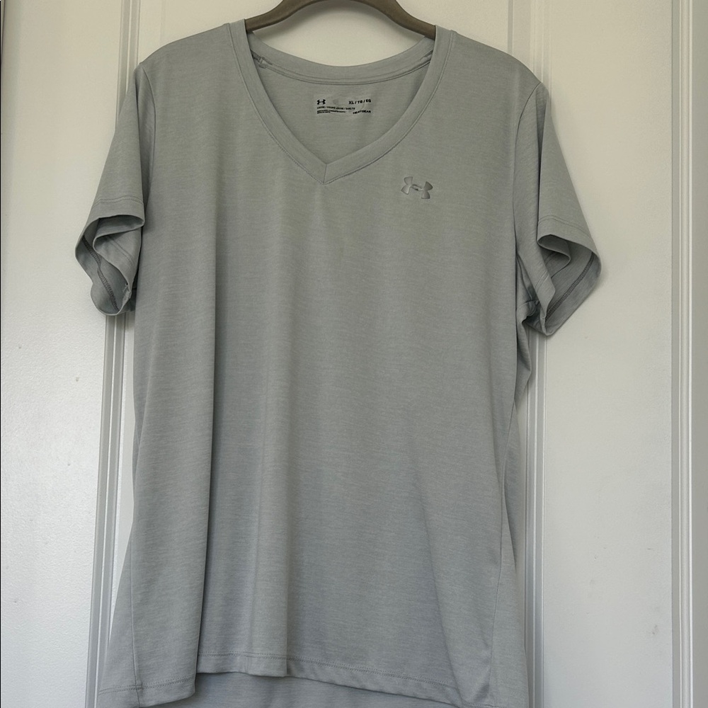 Under Armour women’s Light Gray V-Neck Tee
